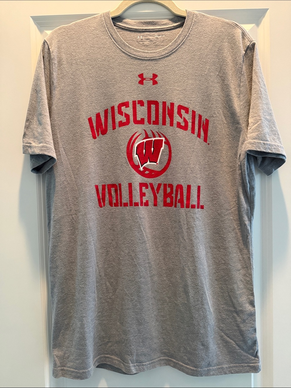 Wisconsin  Under Armour Volleyball Gray T-shirt size medium